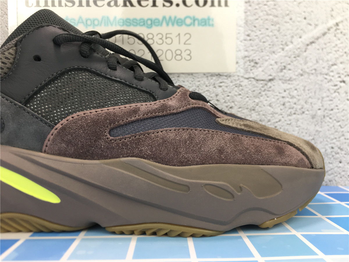 Yeezy Boost 700 Mauve EE9614